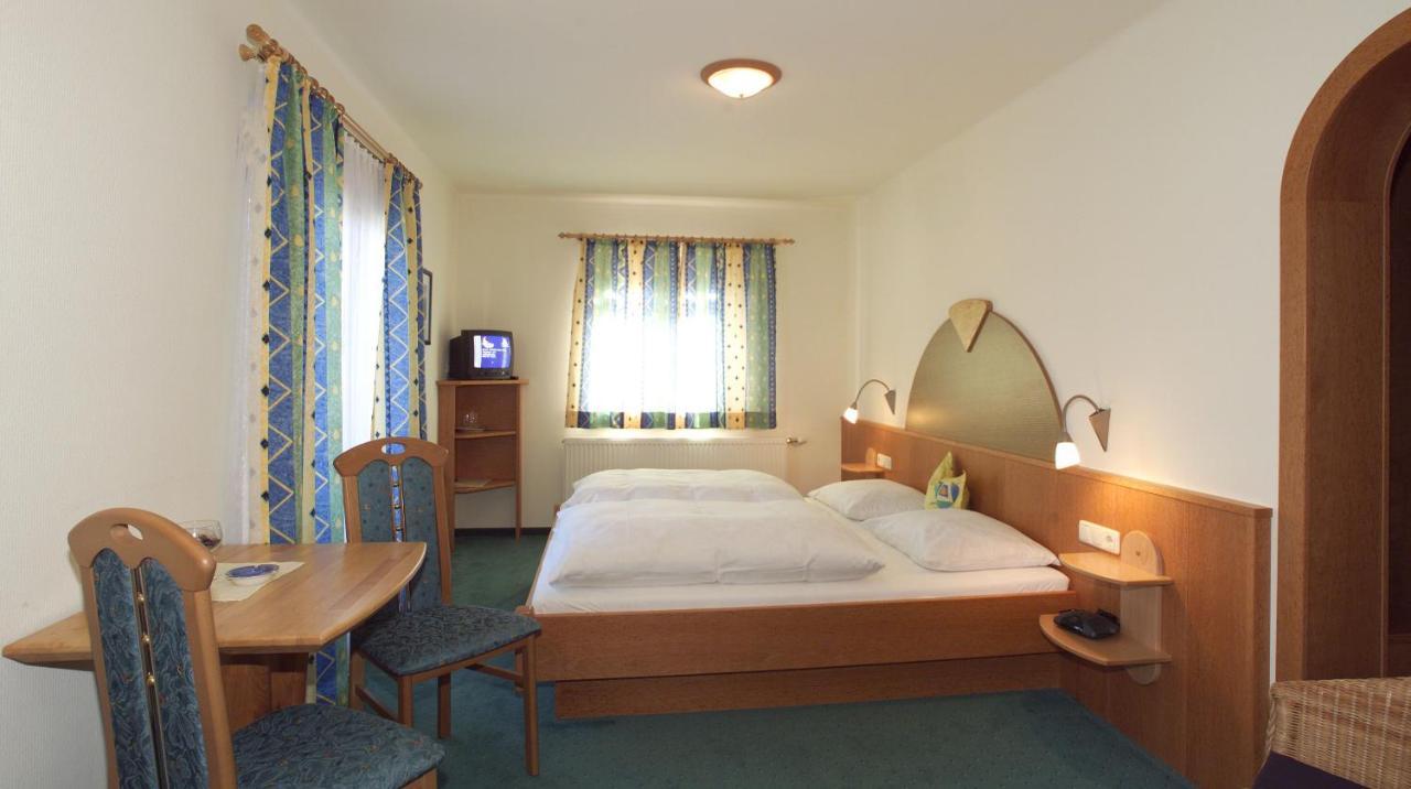 Pension Lachmayr Kaprun Room photo