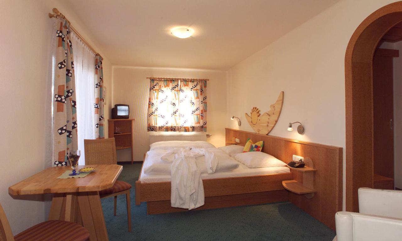 Pension Lachmayr Kaprun Room photo